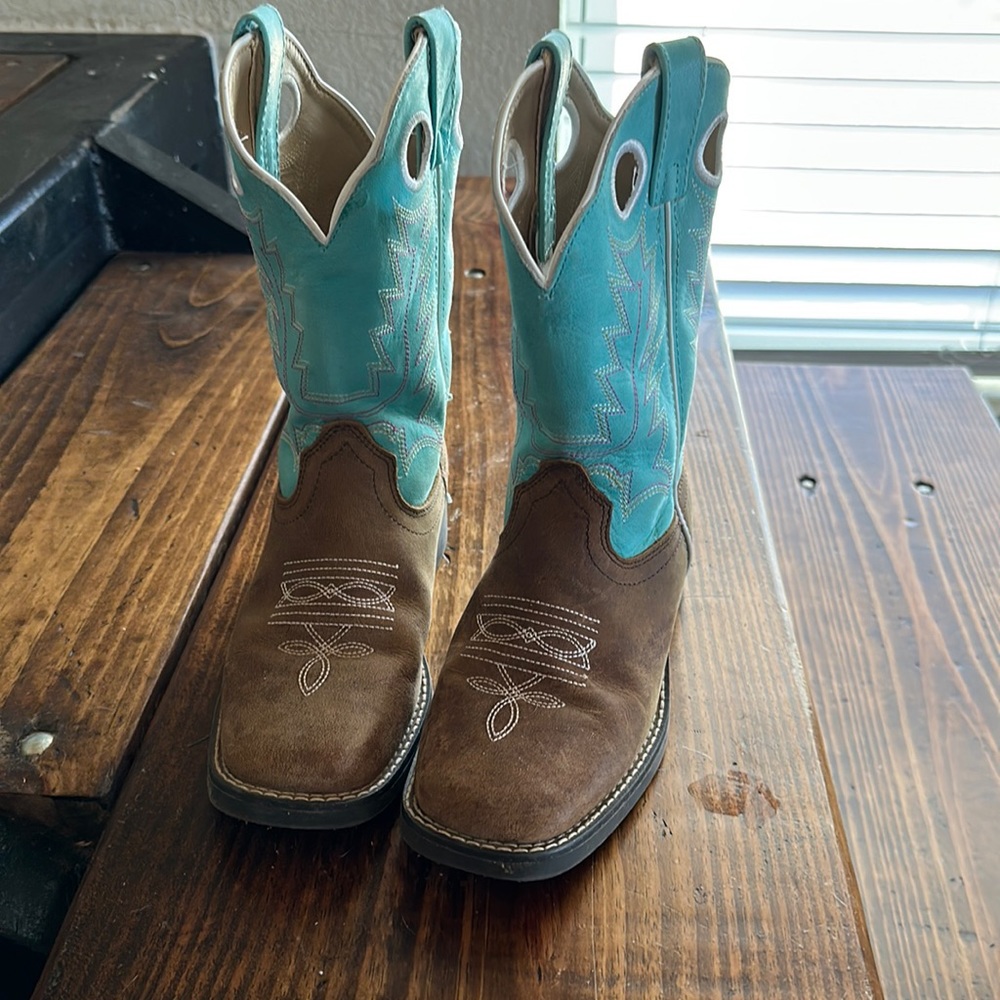 Girls boots - size 2D
